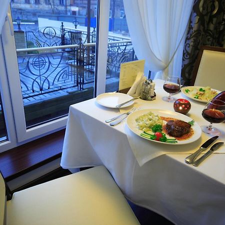 Victoria Hotel Κχαρκίβ Εστιατόριο φωτογραφία